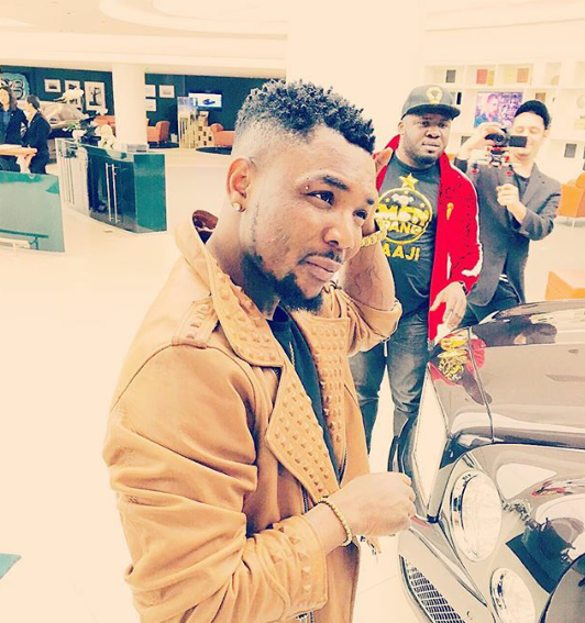 Oritsefemi-Looking-Stylish-In-New-Photo-As-He-Chills-Out-In-China-1