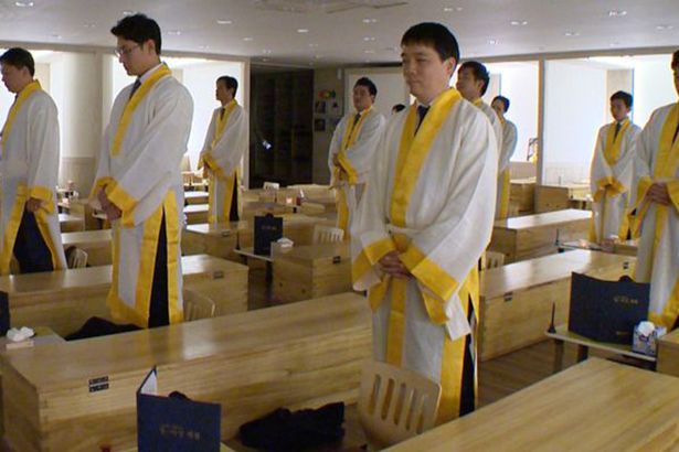 Pretend-funerals-in-South-Korea