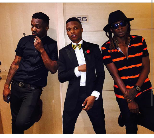 Wizkid-Looking-Dappered-As-He-Shares-Photo-With-R2