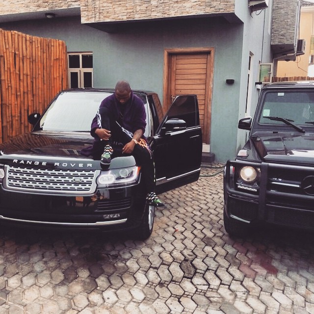 mediahoarders_com-davido-counts-his-blessings-shows-off-his-g-wagon-range-rover-suv-in-new-photo-02