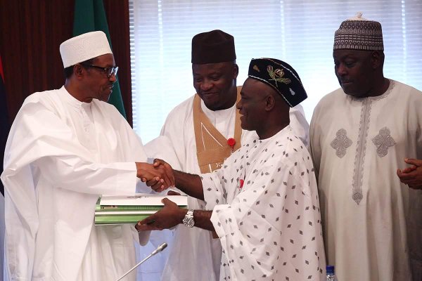 Buhari signing 2016 budget1