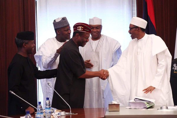 Buhari signing 2016 budget2