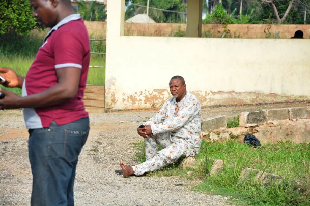 A man in tears over Amodu’s death. Photo: Michael Obasa 