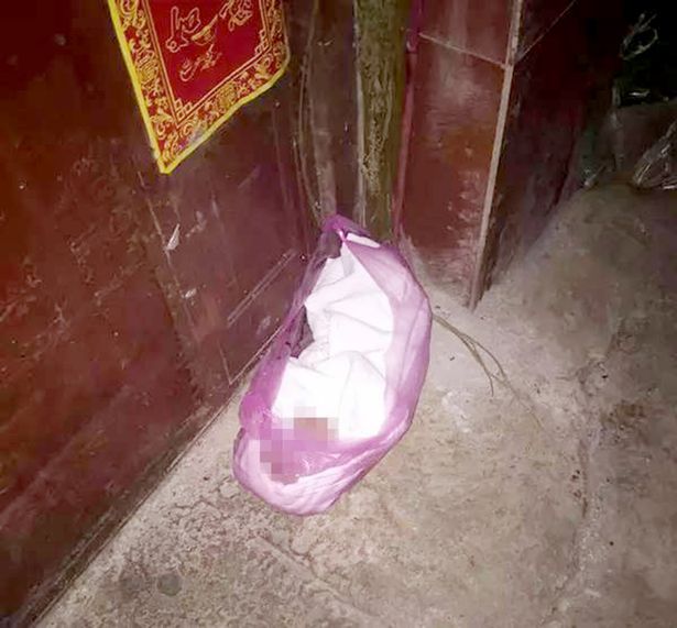 Abandoned-Baby-Plastic-Bag2