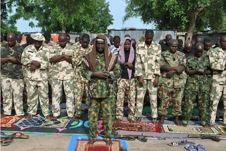 Nigerian Armed forces pray1