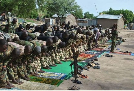 Nigerian Armed forces pray3