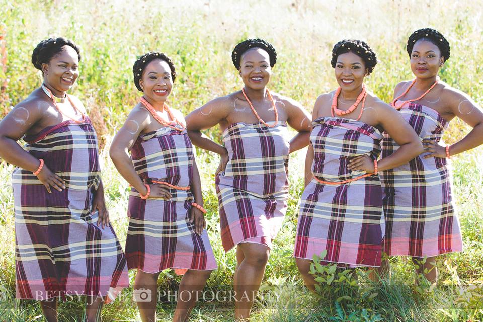 ghanaian-and-nigerian-family-photo-shoot_kente_sisters-2