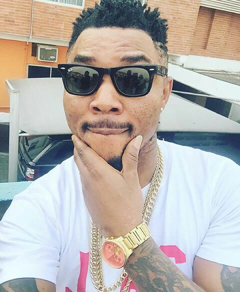 oritsefemi-his-expensive-fashion-accessories-pose-for-the-camera