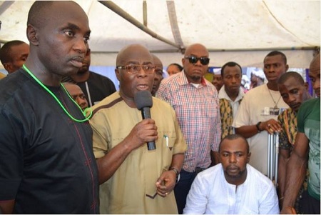 (L-R): Representative of Anambra State Governor, Head of Service, Prince Harry Uduh condoling with the Mr. Hyacinth Nwigwe, flanked by Senior Special Assistant to the Governor on Media, Emeka Ozumba, and MD of ABS, Nze Uche Nworah at the burial of the Nwigwes at Urunnebo, Enugwu-Ukwu.