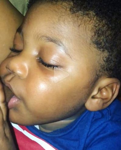 liz-black-breastfeed