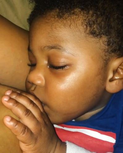 liz-black-breastfeed1