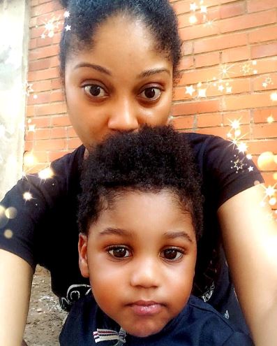 liz-black-breastfeed2