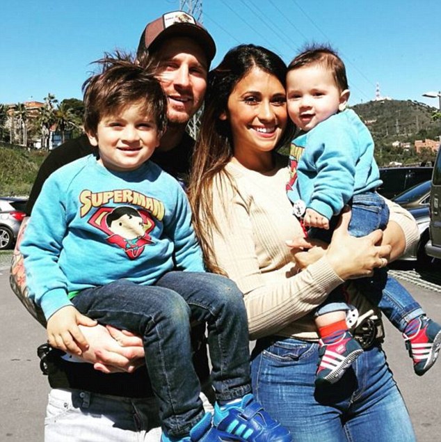 messi-and-girlfriend1