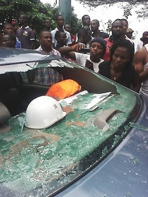 Nigerian soldier break windscreen