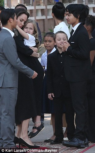 Angelina Jolie tear up4