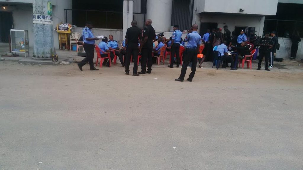 police at protest venue3