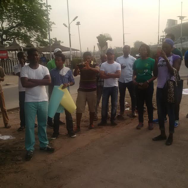 police at protest venue4