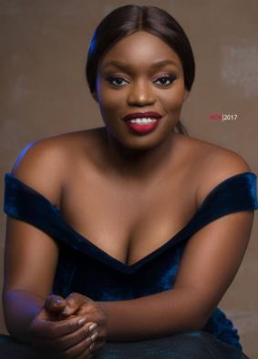 Bisola Bares Cleavage