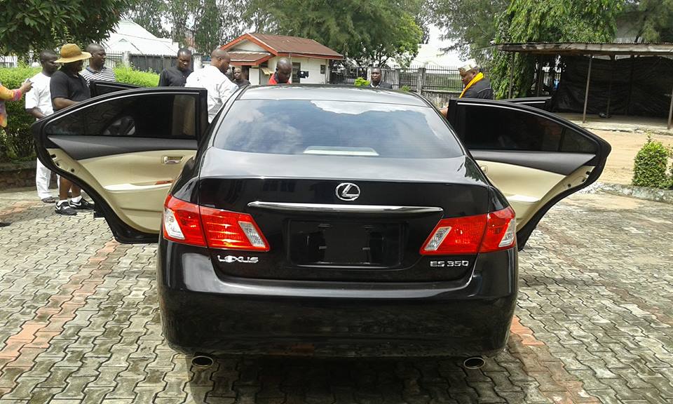 Man gifts former schoolmate