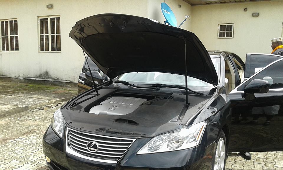 Man gifts former schoolmate