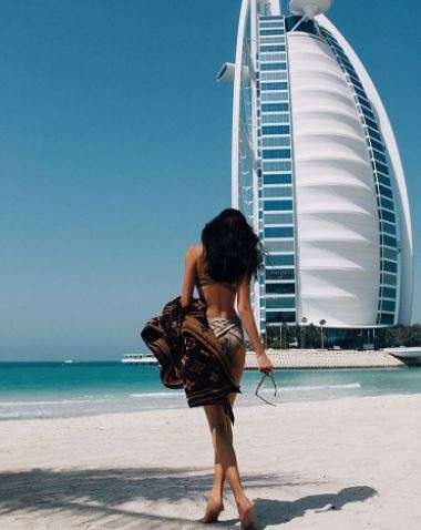 Russian billionaire buys wife