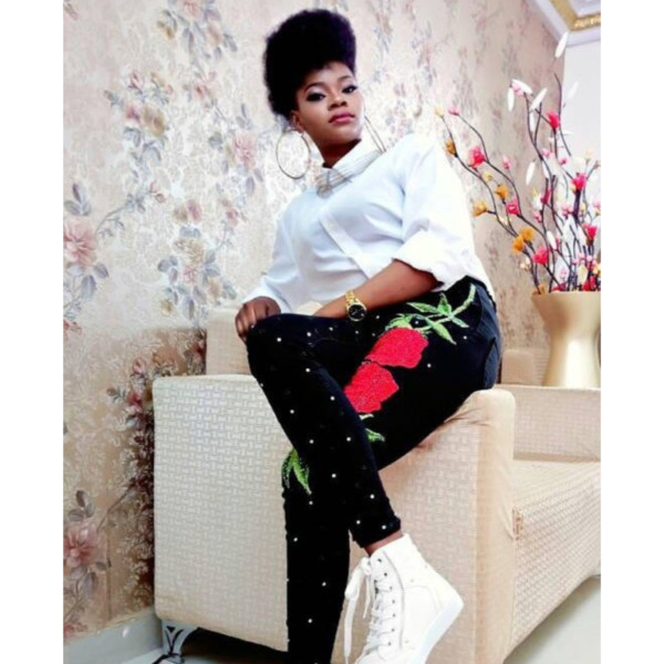Olajumoke Orisaguna looking gorgeous
