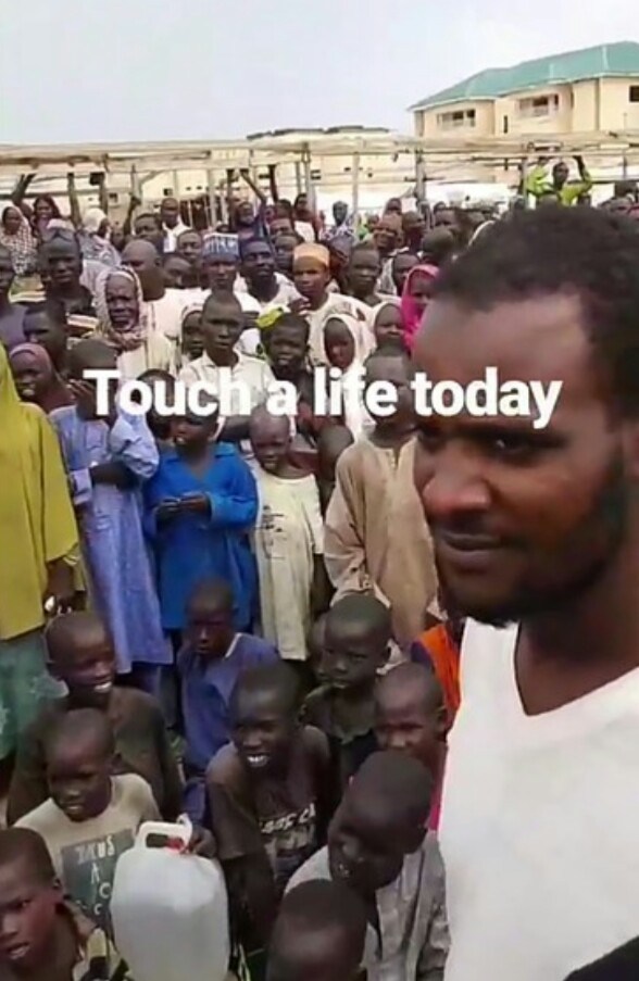 2baba visits IDPs soldiers