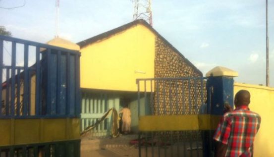 Robbers remove police station's roof