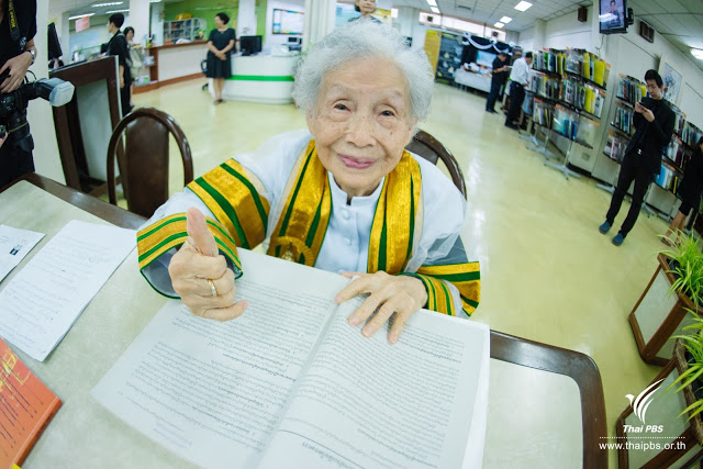 91 year old grandma bags bachelor's degree