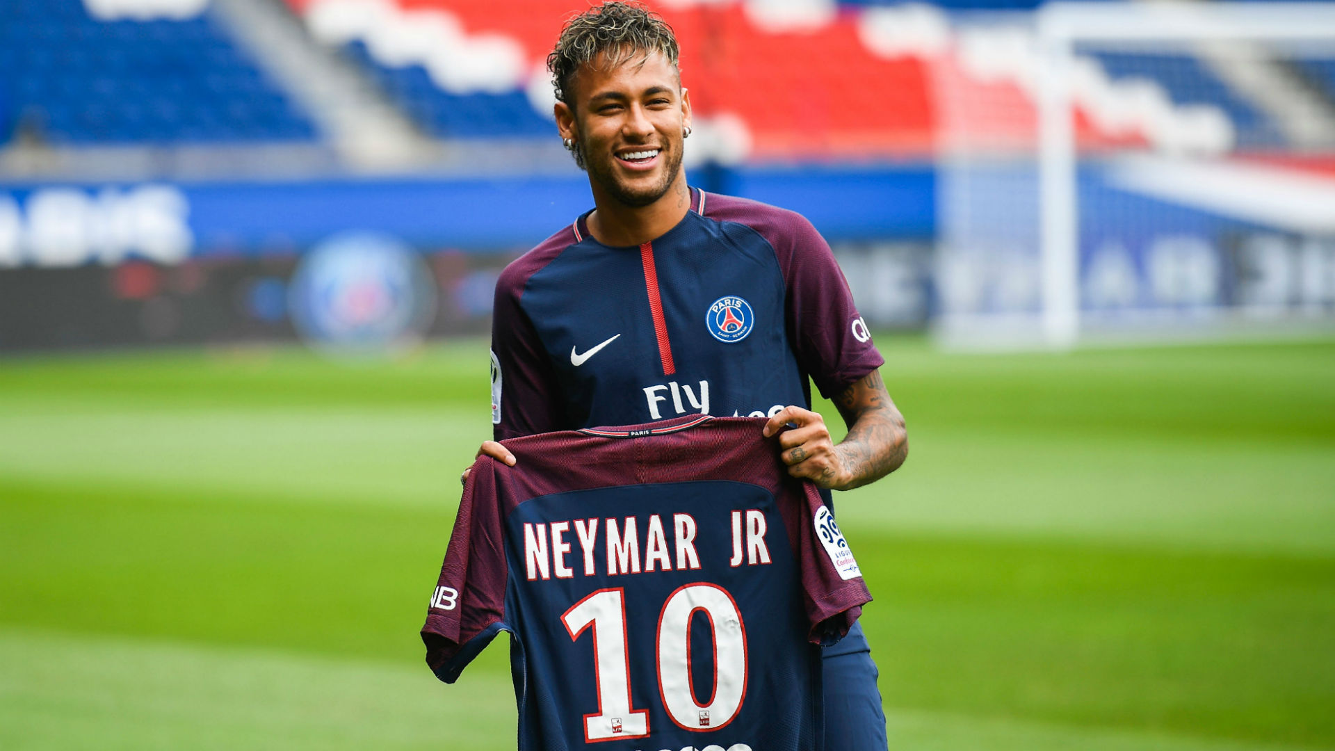 Barcelona sues Neymar