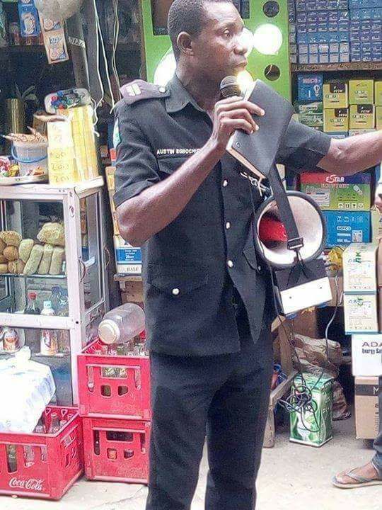 policeman pictured preaching