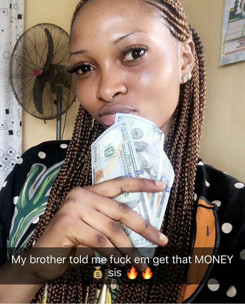 Nigerian Lady Flaunts Dollars