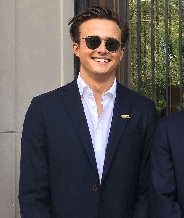 Mystery Guy Kissing Malia Obama Revealed