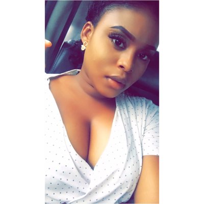 Nigerian Lady slaps policeman