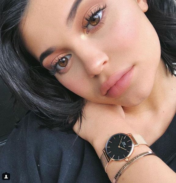 Kylie Jenner gives birth