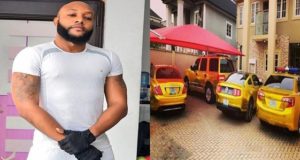 Kcee shows gold-painted