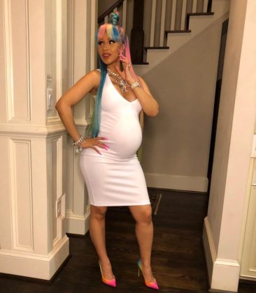 Cardi B flaunts incredibly thin belly - YabaLeftOnline