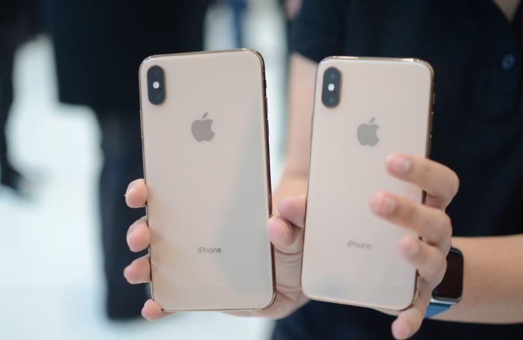 Apple announces iPhone XS