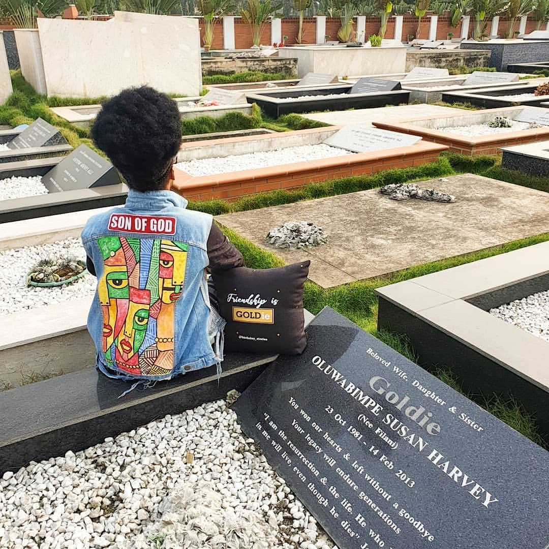 Denrele visits Goldie’s graveside