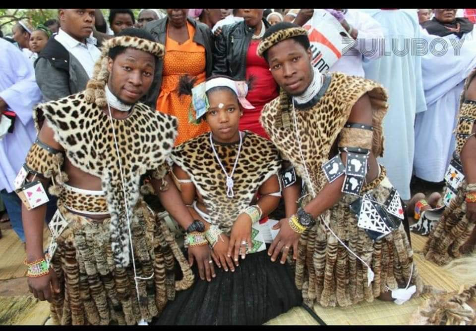 South African twins wed same lady