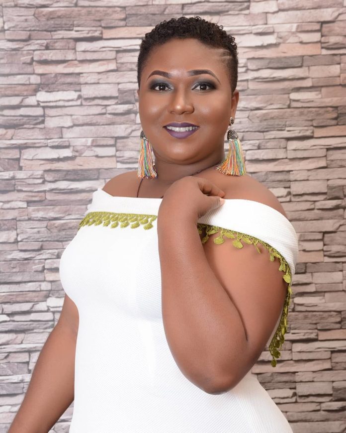 Ghanaian actress, Xandy Kamel has revealed that she is dating 10 men. 