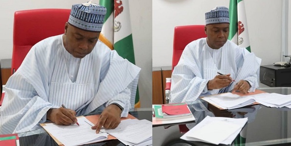 Bukola Saraki signs National Minimum Wage Bill
