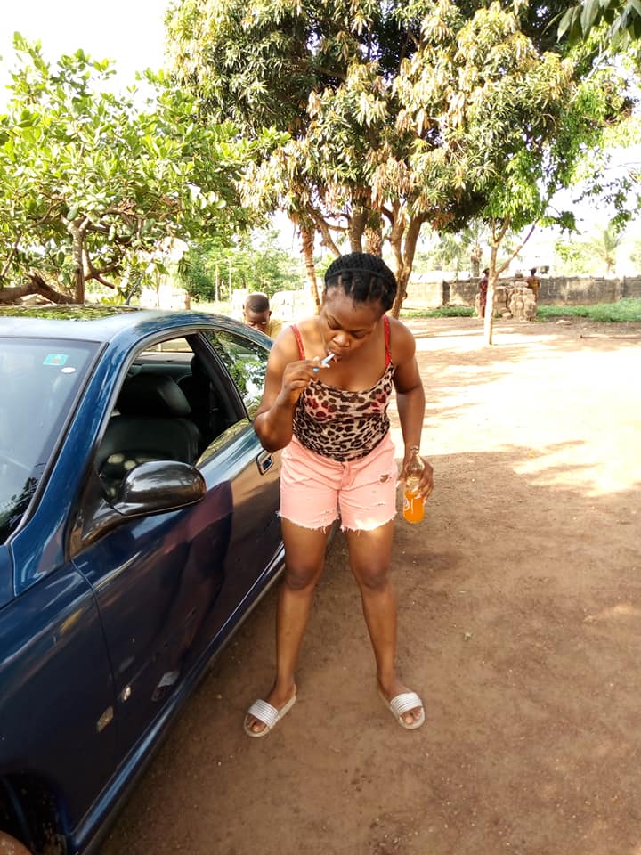 Nigerian Lady Brushes teeth