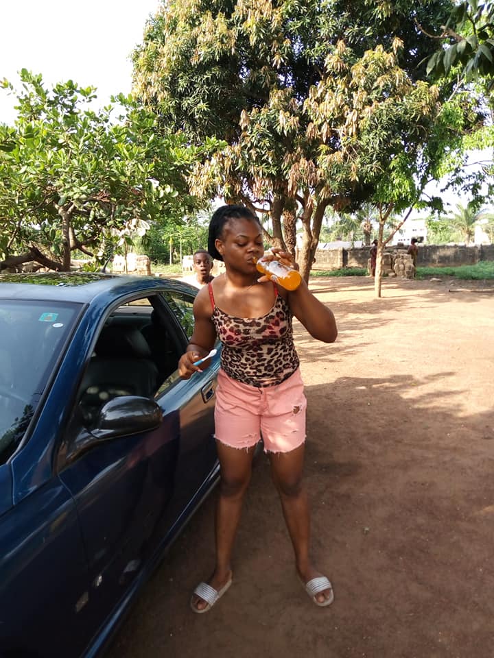 Nigerian Lady Brushes teeth