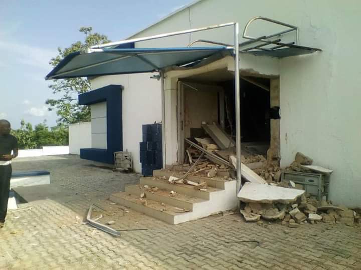 Armed robbers attack Bank