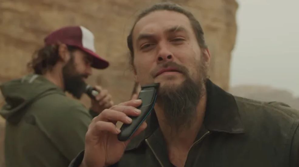 Jason Momoa shaves