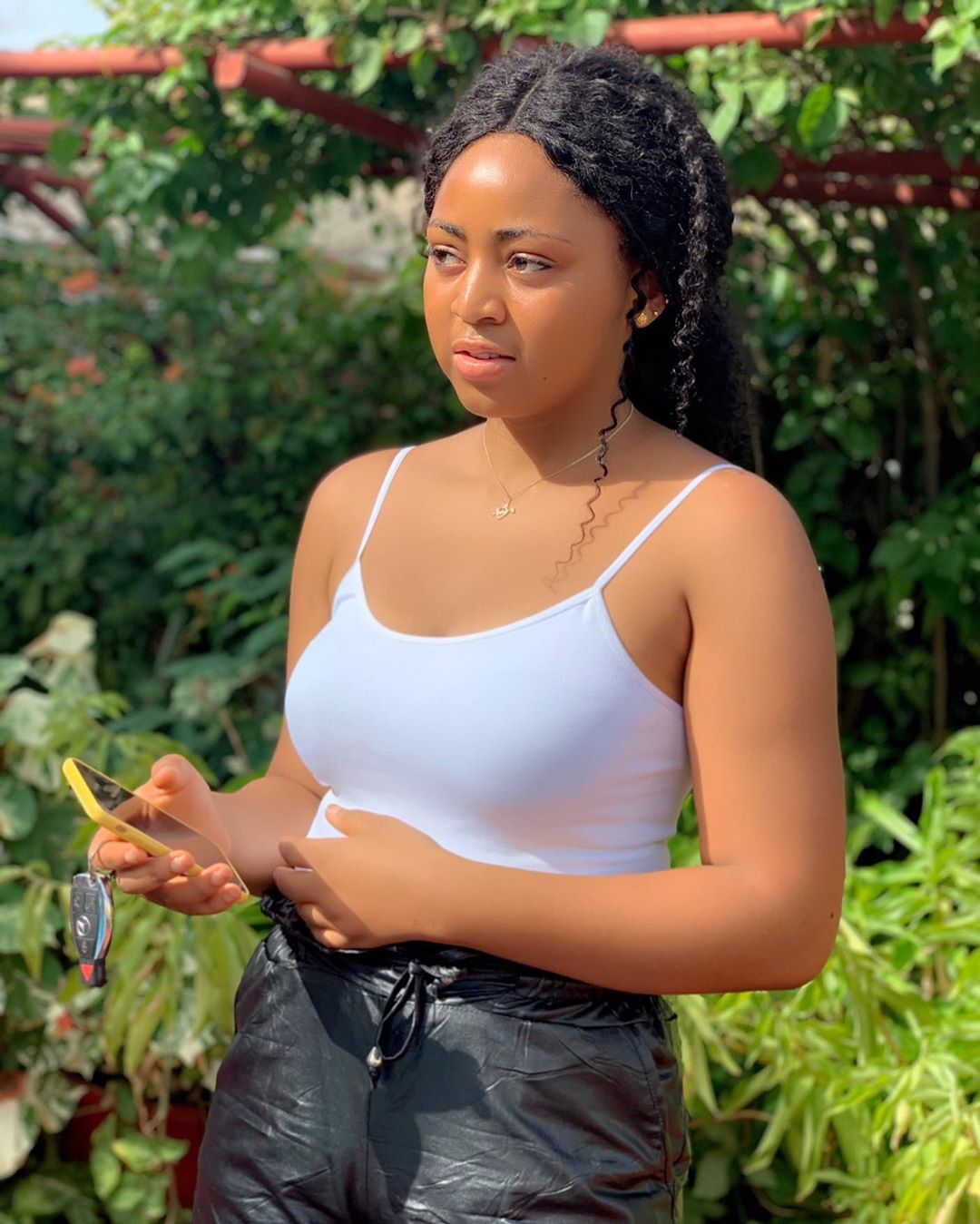 Regina Daniels flaunts baby bump