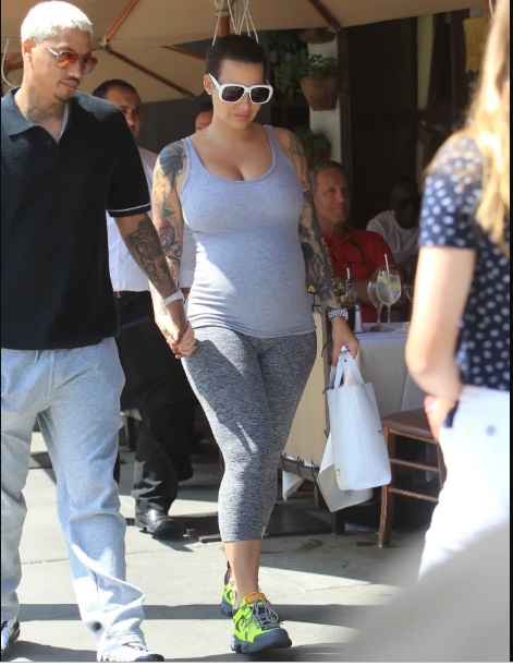 Amber Rose dumps