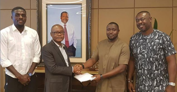 Aliko Dangote redeems pledge