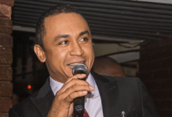 Daddy Freeze begs